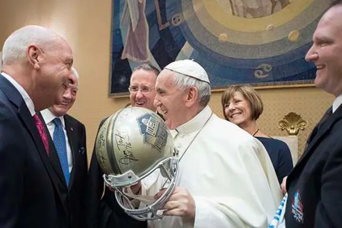 El Papa Francisco recibe a jugadores de fútbol americano de la NFL de Estados Unidos