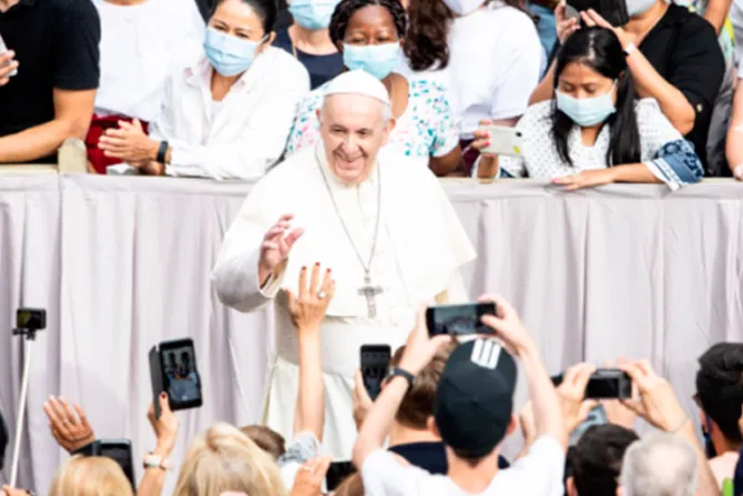 Cómo un breve saludo al Papa se convirtió en un "punto de inflexión" para activistas LGBT