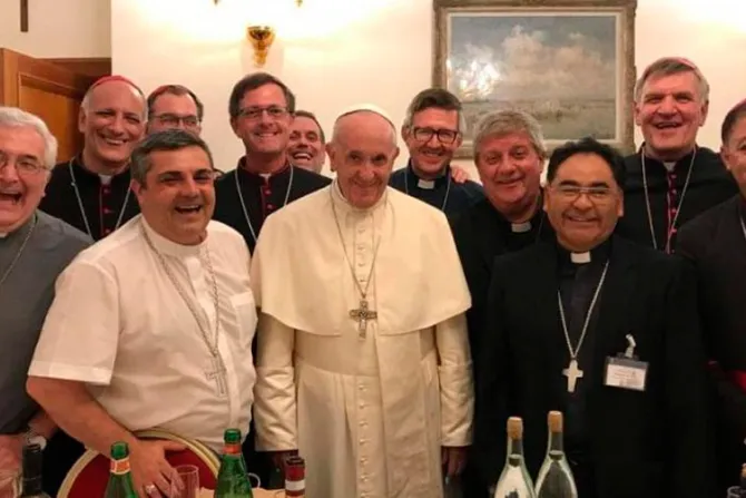 El Papa Francisco almuerza con obispos argentinos en el Vaticano