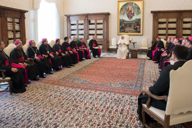 El Papa Francisco recibe a los Obispos de Paraguay en el Vaticano