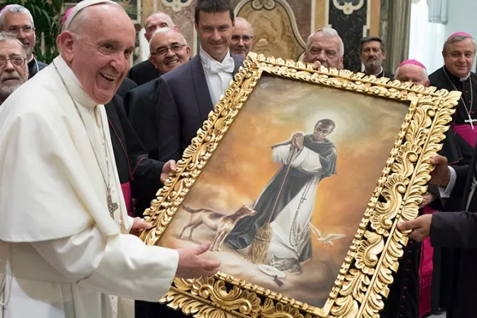 El Papa hizo esta broma al recibir cuadro de San Martín de Porres de Obispos del Perú
