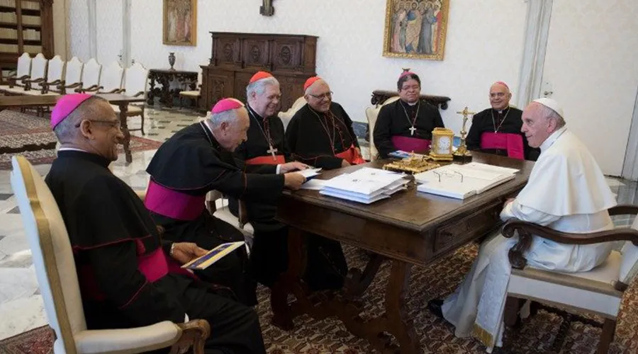 Algunos obispos de Venezuela con el Papa en una imagen de archivo. Foto: Vatican Media