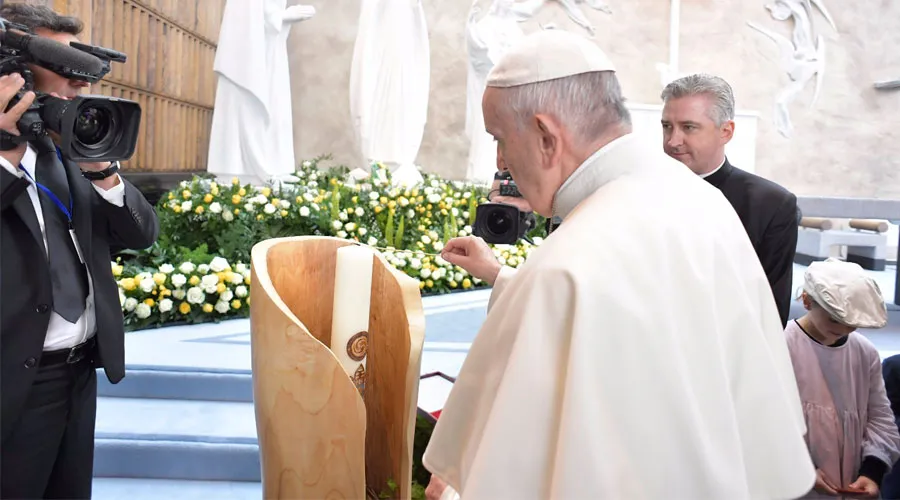 Papa Francisco visita santuario de Knock, lugar de las apariciones en Irlanda