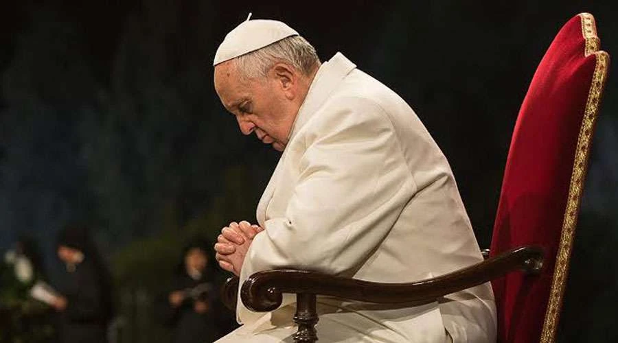 Papa Francisco en oración. Foto: Vatican Media?w=200&h=150