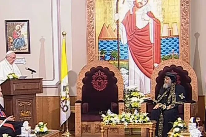 El Papa a coptos ortodoxos en Egipto: La sangre inocente de los fieles nos une