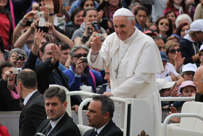 Papa Francisco recibirá a católicos en San Pedro para rezar y reflexionar sobre Sínodo de la Familia