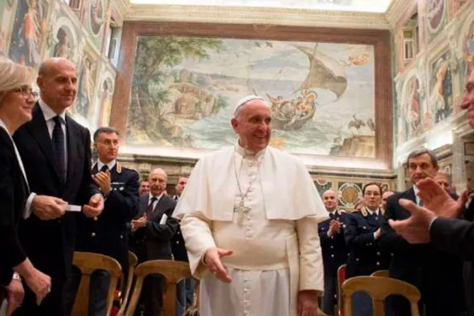 El Papa agradece los policías que garantizan el orden en el Vaticano
