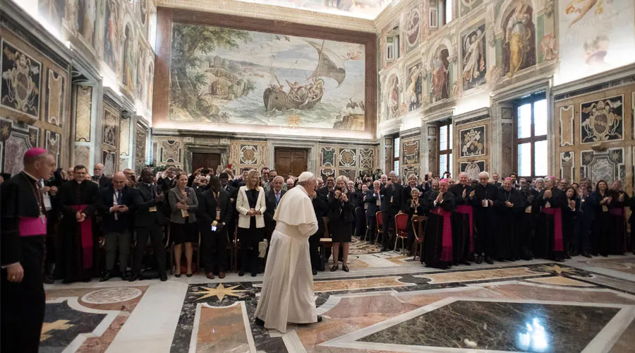 Papa Francisco advierte de los riesgos de un desarrollo tecnológico sin ética
