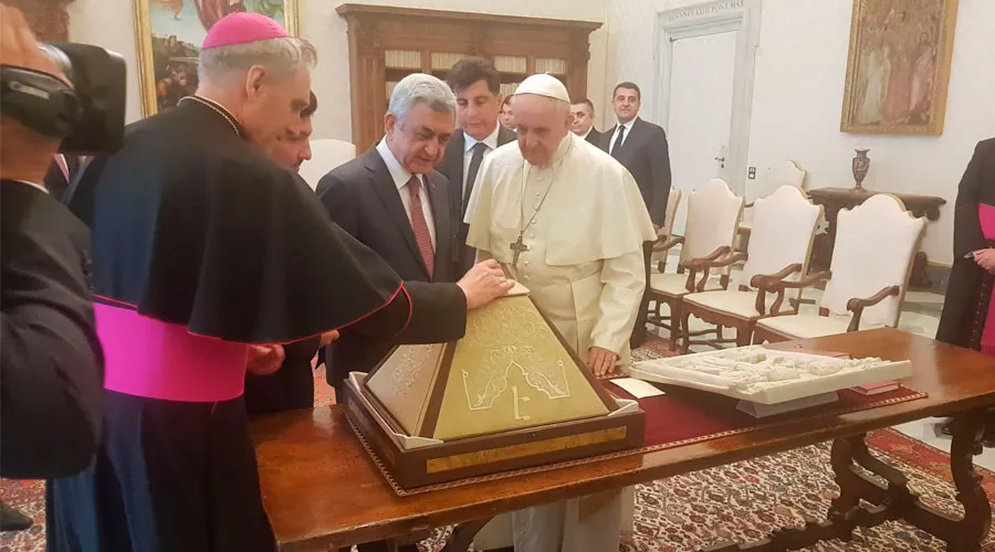 El Papa Francisco y el Presidente de Armenia. Foto: ACI Prensa?w=200&h=150