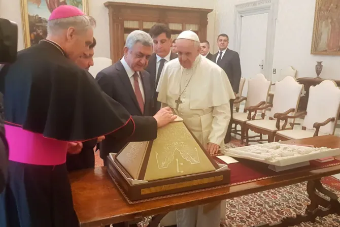 El Papa impulsa las relaciones ecuménicas con los cristianos armenios