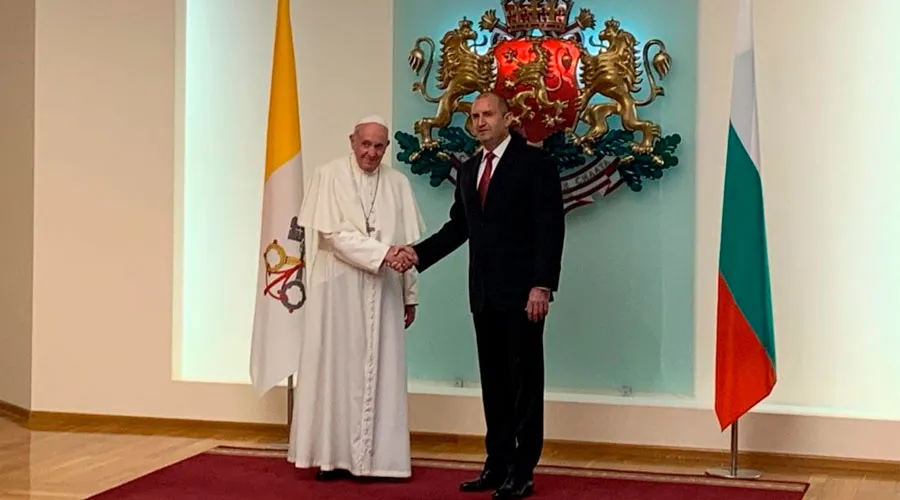 El Papa Francisco con el Presidente de Bulgaria. Foto: VAMP POOL