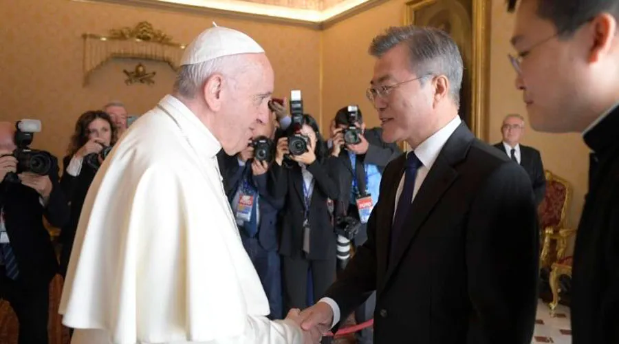 El Papa Francisco con el Presidente de Corea. Foto: Vatican Media