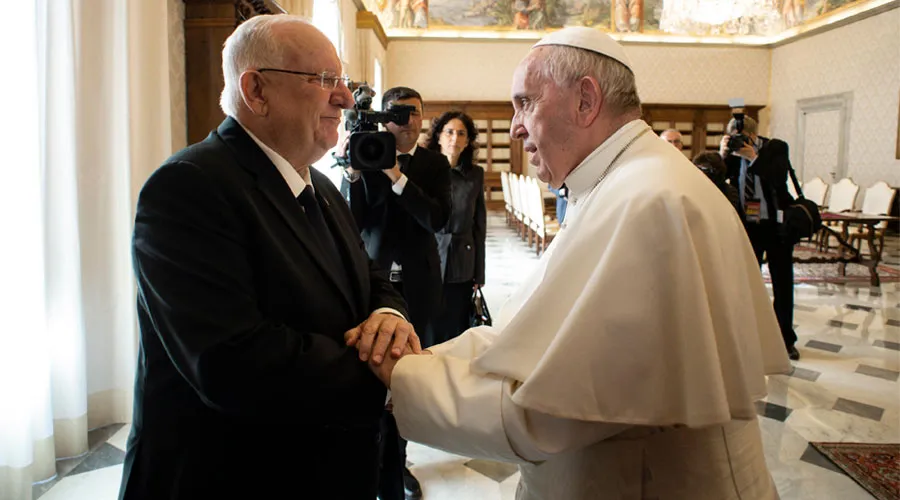El Papa Francisco y el Presidente de Israel. Foto: Vatican Media?w=200&h=150