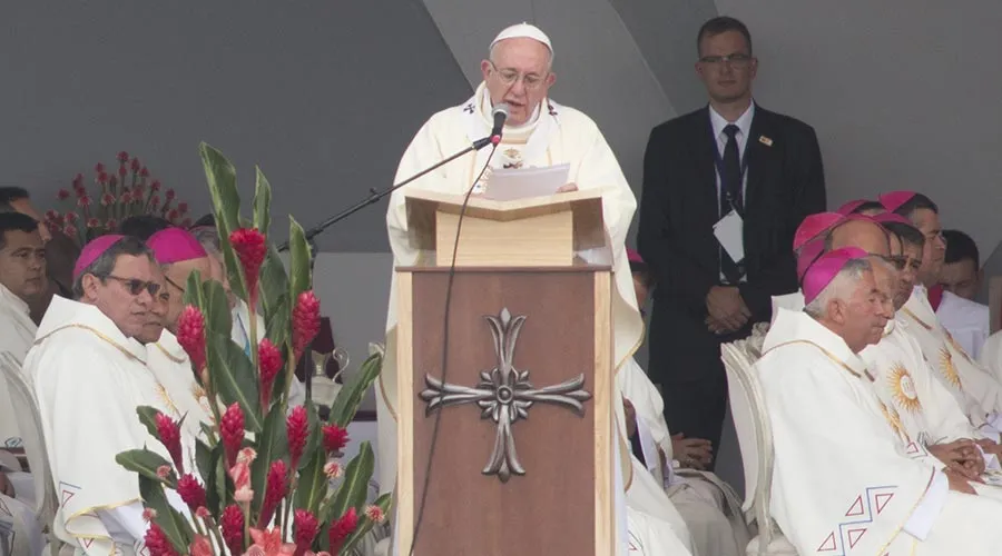 El Papa Francisco pronunciando la homilía en la Misa celebrada en Villavicencio / Foto: Eduardo Berdejo (ACI Prensa)