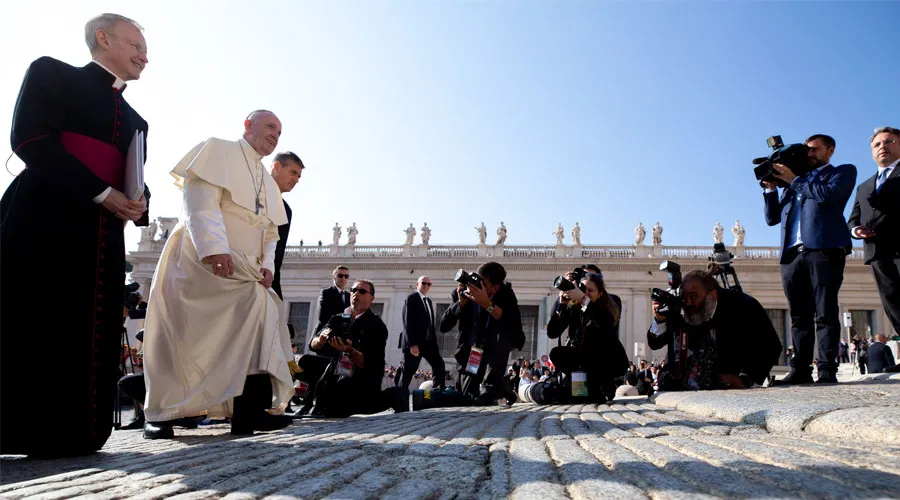 El Papa Francisco al comienzo de la audiencia. Foto: Daniel Ibáñez / ACI Prensa?w=200&h=150