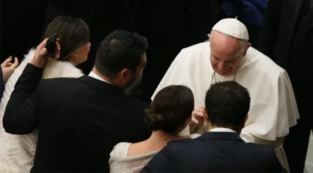 En este tiempo hace falta ser valiente para casarse, dice el Papa Francisco
