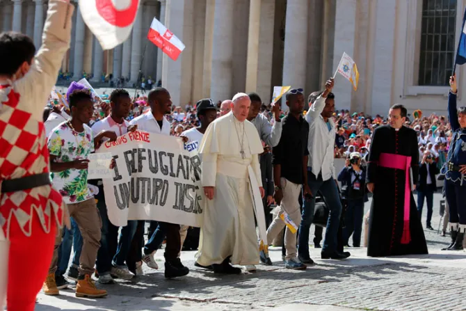 Cardenal Parolin pide no dejar sola a Italia ante el problema de la inmigración