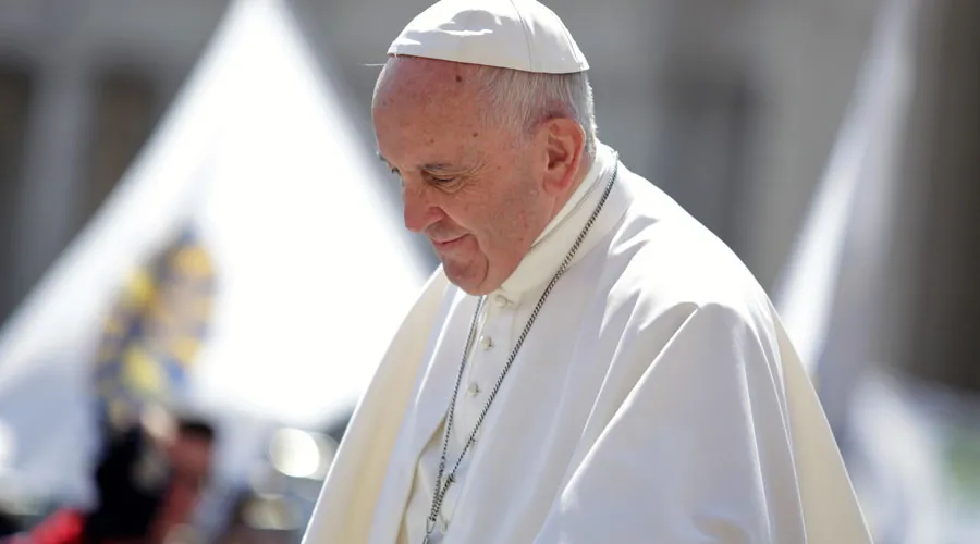 El Papa Francisco durante el rezo del Regina Caeli. / Foto: Lucía Ballester (ACI Prensa)?w=200&h=150