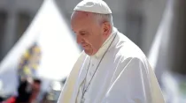 El Papa Francisco durante el rezo del Regina Caeli. / Foto: Lucía Ballester (ACI Prensa)