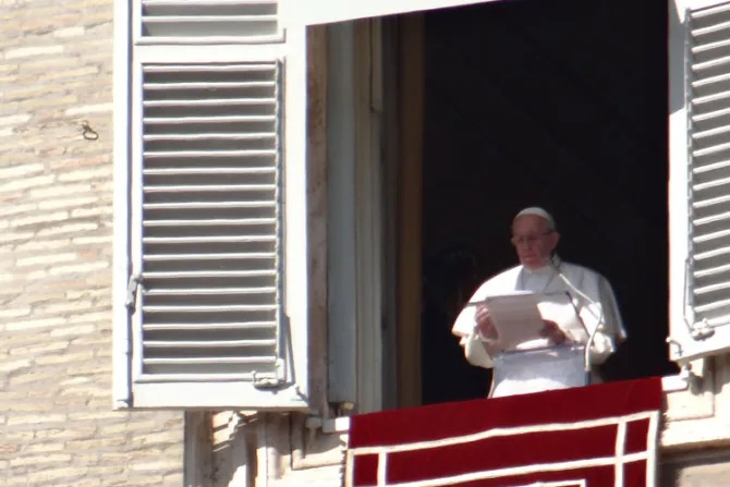 Papa Francisco pide a medios de comunicación que difundan esperanza y confianza
