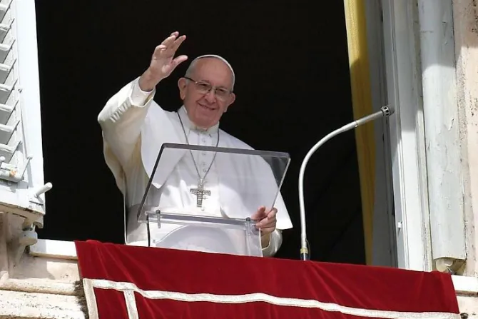 El Papa Francisco anima a acercarse a las llagas de Jesús, fuente de paz y misericordia