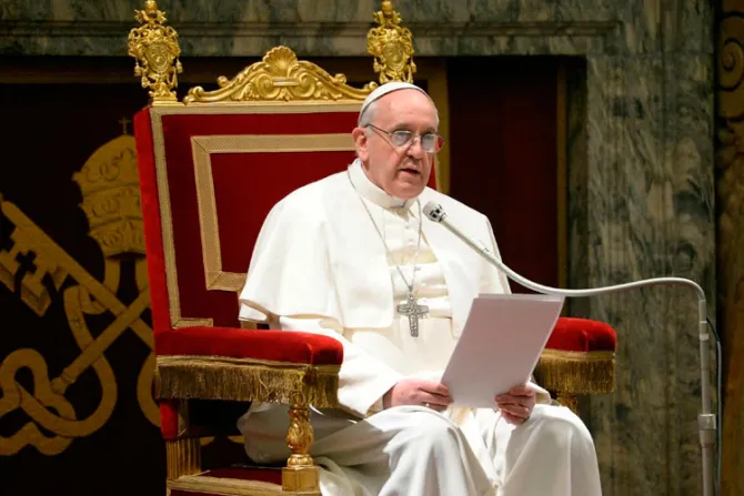 El Papa: Da vergüenza el aumento de niños y mujeres forzados a ganarse la vida en la calle
