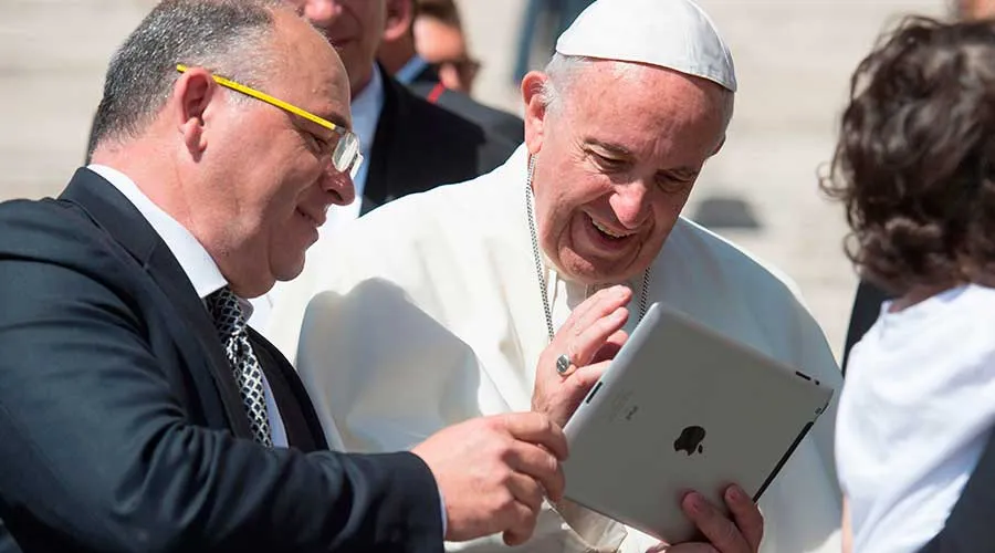 El Papa Francisco imparte la bendición por Skype a niños del Hospital de San Mateo_L´Osservatore Romano