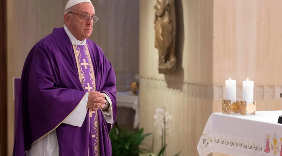 El Papa Francisco durante la Misa en Casa Santa Marta. Foto: L'Osservatore Romano