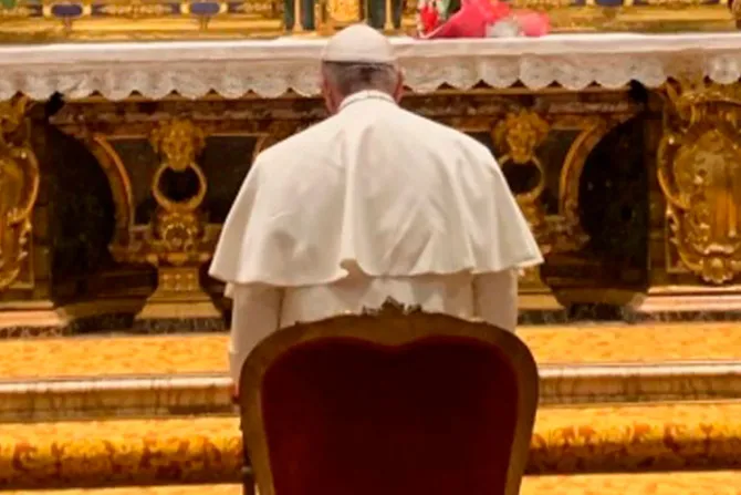 El Papa reza ante la Virgen por los frutos de su viaje a los Emiratos Árabes Unidos