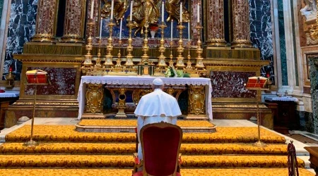 El Papa reza a la Virgen en Santa Maru00eda la Mayor despuu00e9s de su viaje a Marruecos