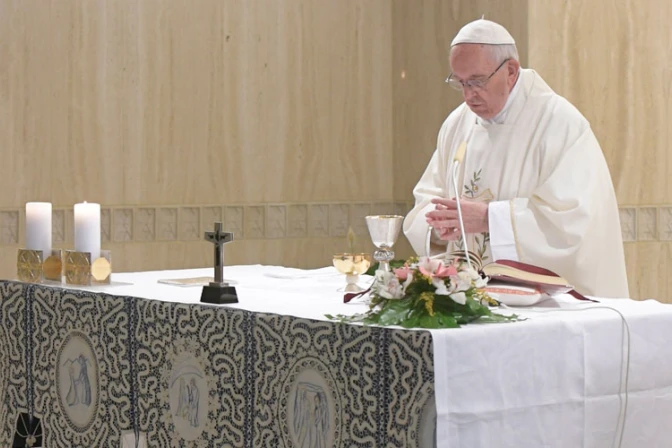 El Papa Francisco llama a hacerse pequeños y humildes para conocer el misterio de Jesús