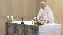 El Papa Francisco celebra Misa en la Casa Santa Marta. Foto: L'Osservatore Romano