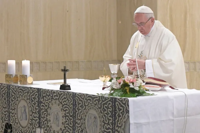 El Papa Francisco llama a hacerse pequeños y humildes para conocer el misterio de Jesús
