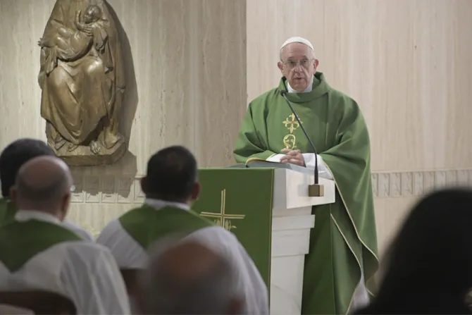 El Papa señala las 3 características en las que se sostiene la autoridad del sacerdote