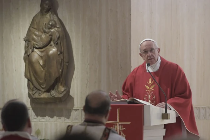 Un cristiano siempre debe ser consciente de que es pecador, afirma el Papa