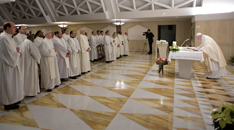 El Papa Francisco en la Misa en Casa Santa Marta. Foto: L'Osservatore Romano?w=200&h=150