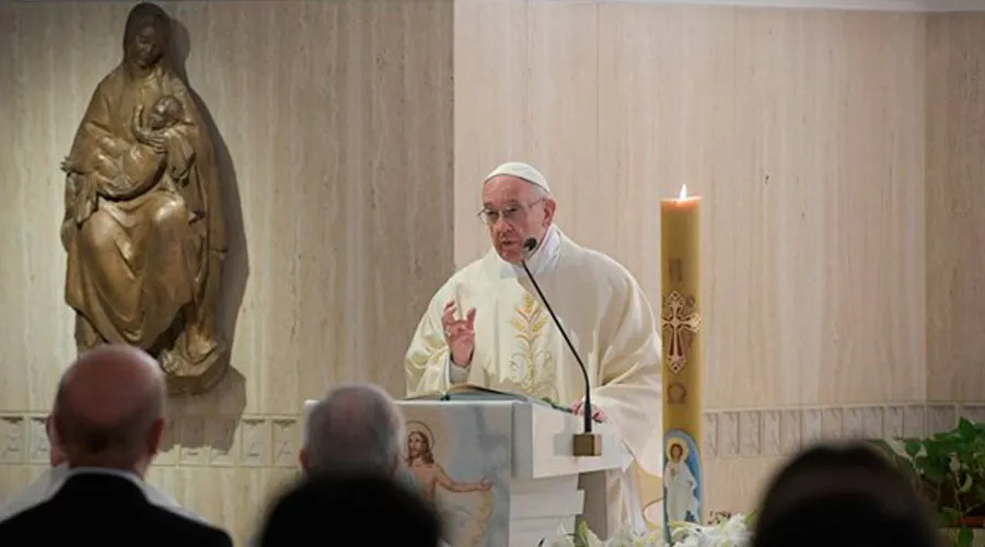 El Papa Francisco durante la Misa en Santa Marta. / Foto: L'Osservatore Romano?w=200&h=150