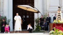 El Papa habla a los fieles congregados ante el Santuario de Loreto. Foto: Daniel Ibáñez / ACI Prensa