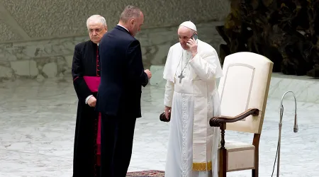 Papa Francisco recibe misteriosa llamada al finalizar la Audiencia General