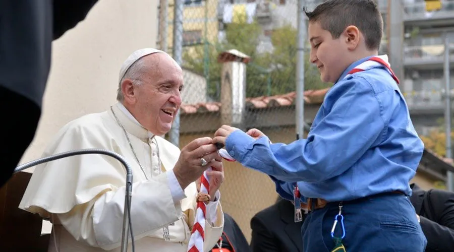 El Papa Francisco con el pequeño Mattia. Foto: Vatican Media
