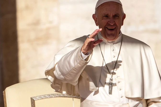 La preparación al matrimonio es más que 3 conferencias en la parroquia, afirma el Papa