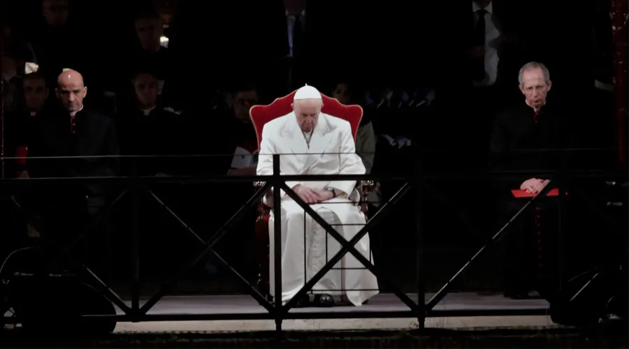 El Papa Francisco en el Via Crucis. / Foto: Lucía Ballester (ACI Prensa)?w=200&h=150