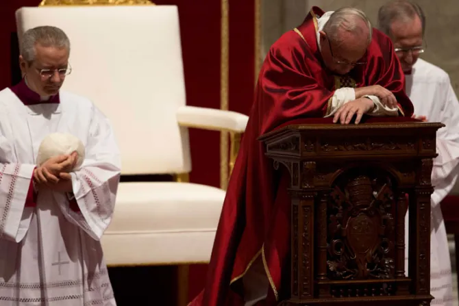 Viernes Santo: El Papa Francisco celebra la Pasión del Señor en el Vaticano [VIDEO]