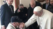 El Papa Francisco en el Villaggio Emanuele. Foto: Twitter PCPNE 