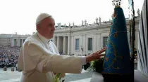 El Papa Francisco y la Virgen de Luján / Foto: News.va