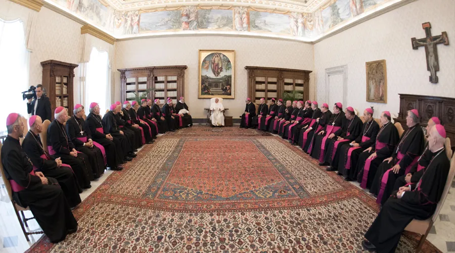 El Papa Francisco recibe a obispos de Argentina. Foto: Vatican Media