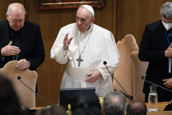 El Papa alerta sobre el abuso de poder a superiores de movimientos y nuevas comunidades