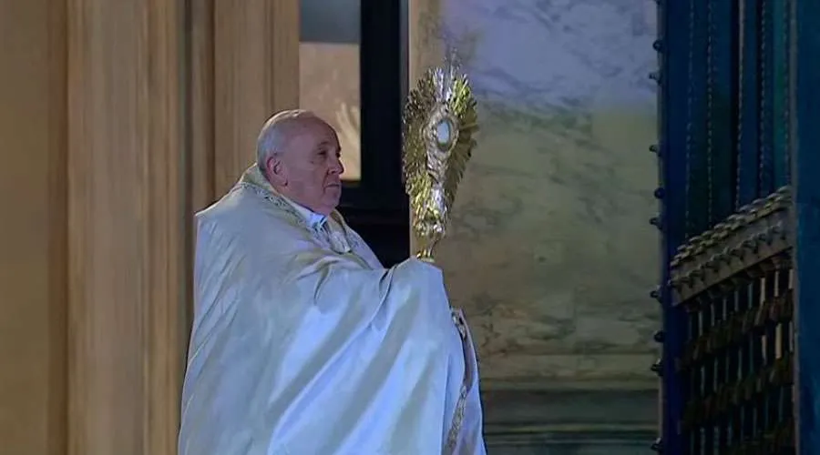 Papa Francisco durante la bendición Urbi et Orbi el 27 de marzo.