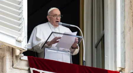 El Papa Francisco critica a los "palabreros" del Evangelio y destaca los gestos de amor