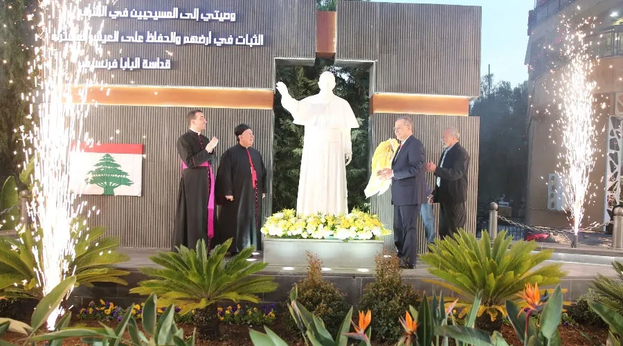 Inauguran primera imagen del Papa Francisco en el Líbano, Medio Oriente